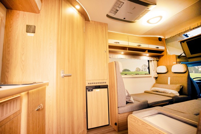 金冠宾歌CX510依维柯C型后拓展房车6座202104071443422973115