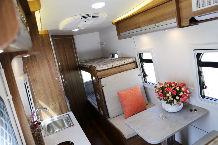 新飞房车新伽途旅居版 13.98万元 IMG_9547