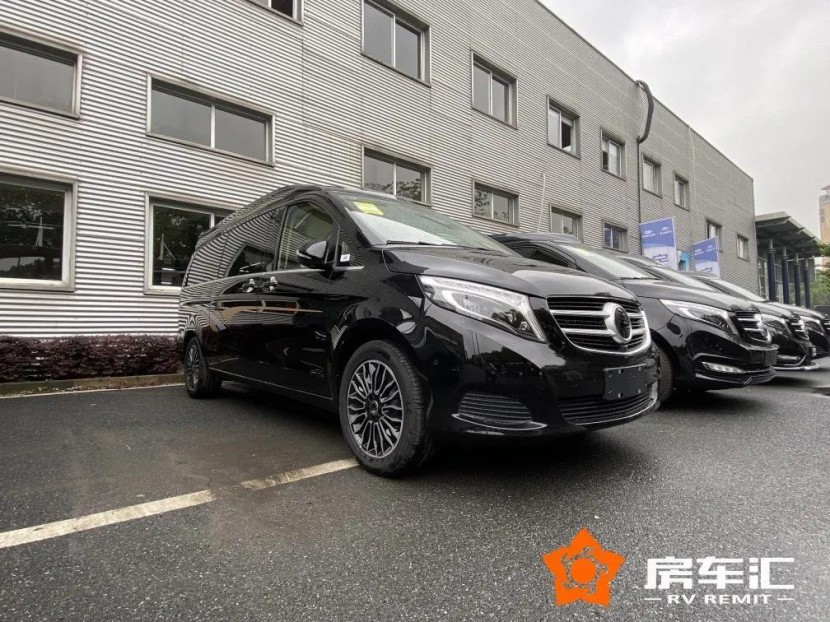 奔驰V-class全隔断MPV商务车，为什么备受老板明星们的喜欢？3.jpg