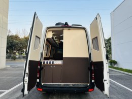 凯伦宾威 奔驰凌特