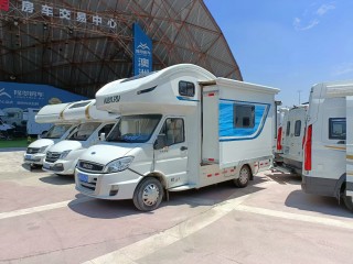 宇通 2021款2021款C533旗舰版双拓展