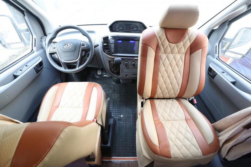 高清实拍2019款顺之旅大通V80全新格局B型房车 WLH_7916