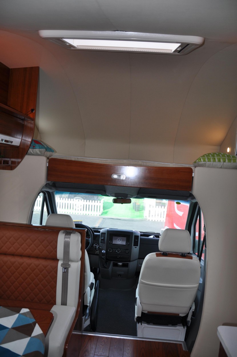 直降50万!独家团购108万即可抢购158万春田奔驰斯宾特524顶配房车 DSC_0300