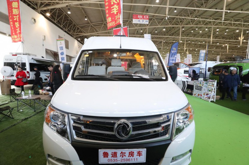 11.23杭州房车展鲁道尔御风B型房车，智能化电动上下床更实用4ae6178840d64416b6743a3cce78d930