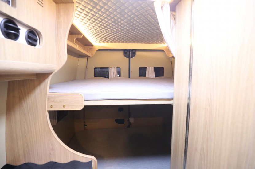 双景房车（国六）大通B型长轴高顶房车 25.8万元 WLH_4881