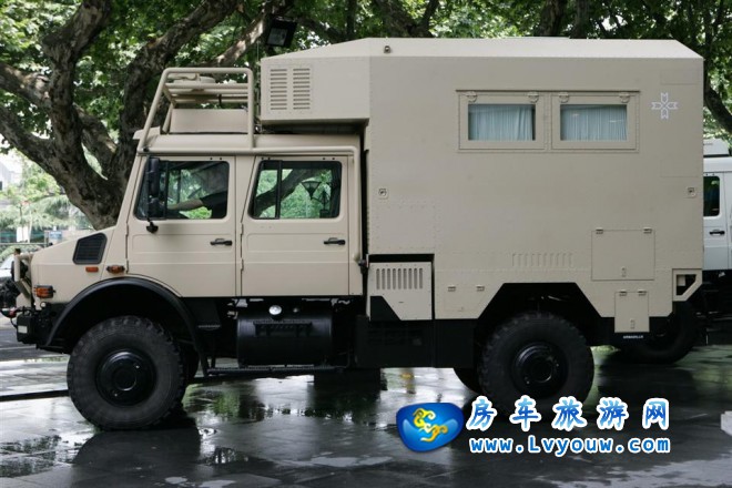 阿莫迪罗·攀爬者CD1型越野房车（奔驰乌尼莫克U5000）