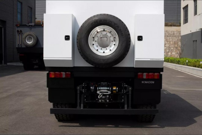 诺马迪森新款“驰骋者”——不超六米的C本蓝牌越野房车40157988d3e44fadb5fb8b9305156c28