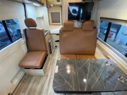上汽大通 MAXUS RV80B型房车