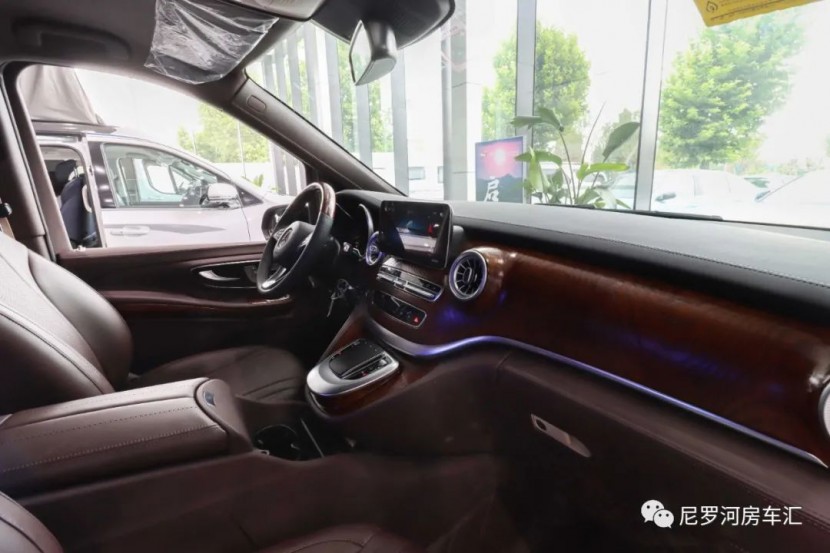 奔驰商务高端系列——迈巴赫咖啡棕图片