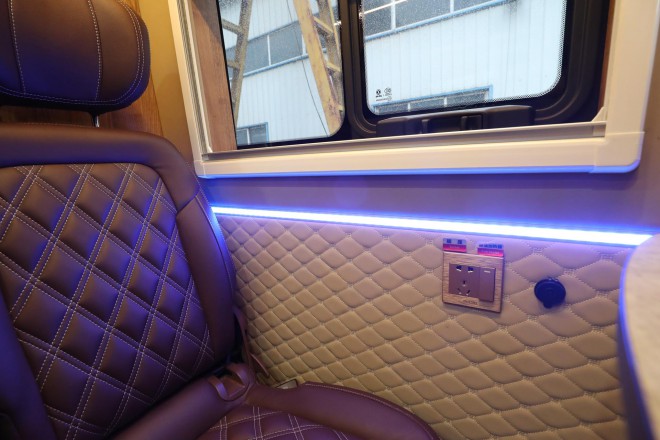 老张定制款——高清实拍2019款顺之旅东风御风白色自动挡B型房车 WLH_5988