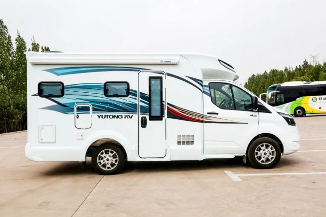 宇通全顺自动挡C520多用途房车