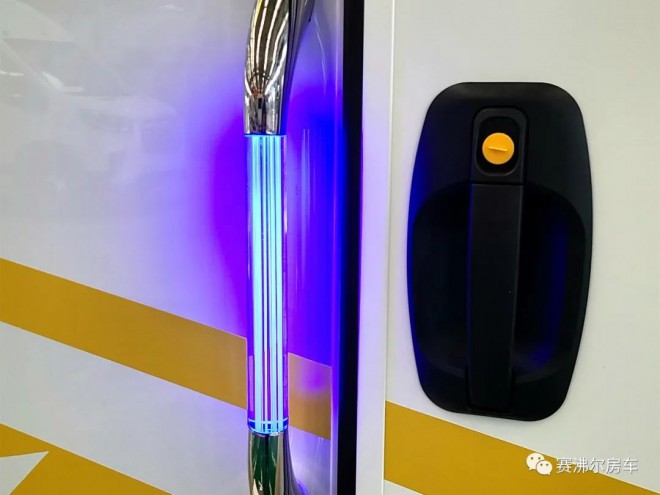 56.8万:赛沸尔C型大额头双拓展房车