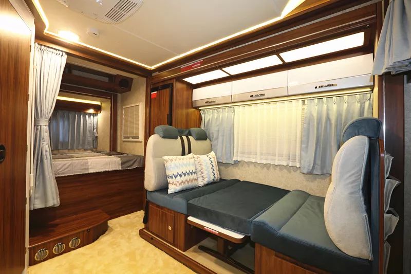 宇通房车：国产依维柯双拓的魅力，岂止是大空间？