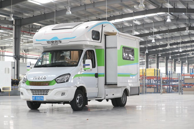 精致欧式风格、高端商务元素，“铂驰旅行家”单拓展房车 WLH_7238