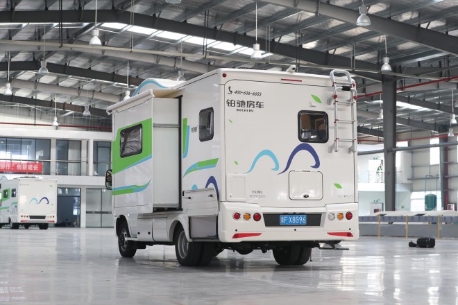 精致欧式风格、高端商务元素，“铂驰旅行家”单拓展房车 WLH_7263