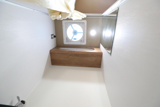 老张定制款——高清实拍2019款顺之旅东风御风白色自动挡B型房车 WLH_5967