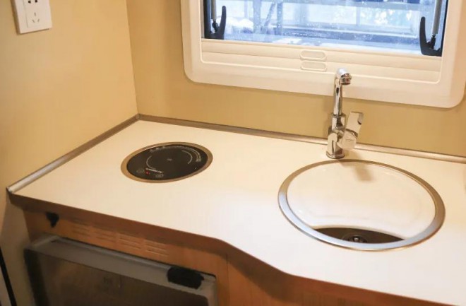 宇通T310上路版拖挂房车c08ba7107a0f4c1b9d1ff8159756ec78