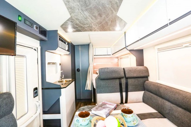 宇通全顺自动挡C520多用途房车