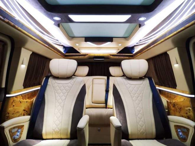 宇通凯伦宾威奔驰V-CLASSZK5032XSW1商务房车