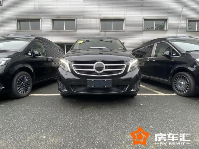 全新奔驰V级卡莫滋版，空间比床大、座椅赛沙发！