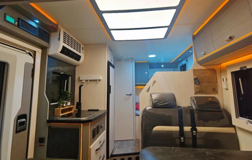 【首发】罗曼特斯T50，国六大通V90底盘自动挡房车正式下线接受预定af968da47f27432a85eb3650d4946f3f