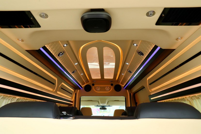 异形顶房车，庄重大气商务气息福客特家族独有尊崇格调 官方指导价56.6万元 20