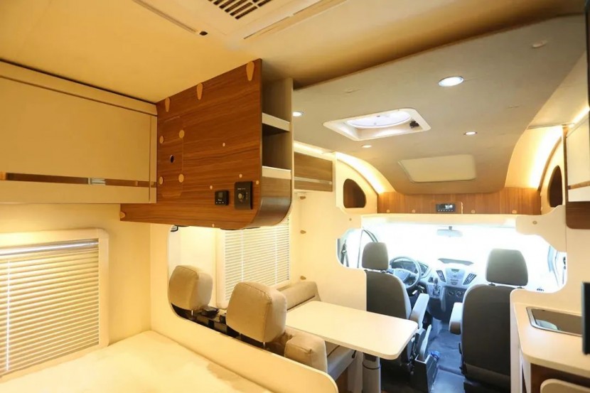 9月2日郑州房车展——隆翠C528亲亲版房车，打造轻量化房车！84f2a1a7baac5f5c82d91d3bf3a773d3