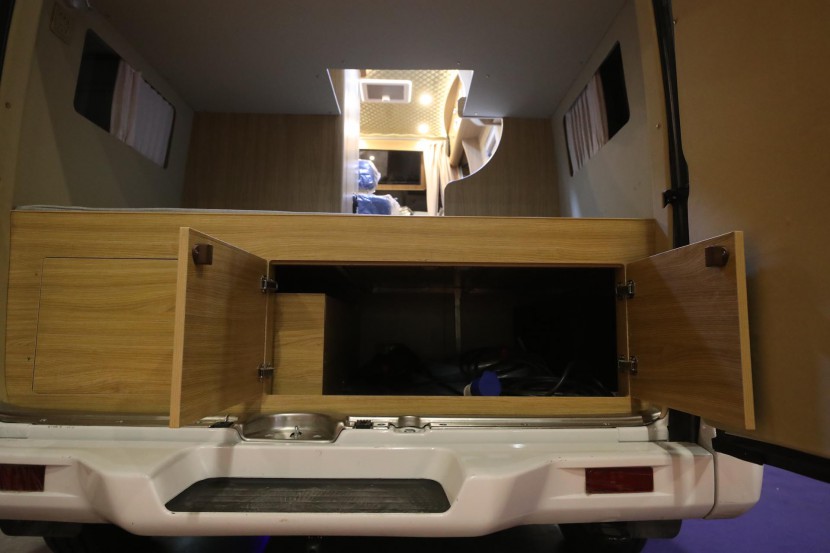 双景房车（国六）大通B型长轴高顶房车 25.8万元 WLH_4890