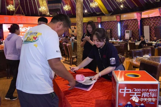 蒙古包内、激情音乐、互动游戏、达人分享…中天房车车友们欢聚一堂欢迎您回家！228e19e064c545e99147eb51e39cae90