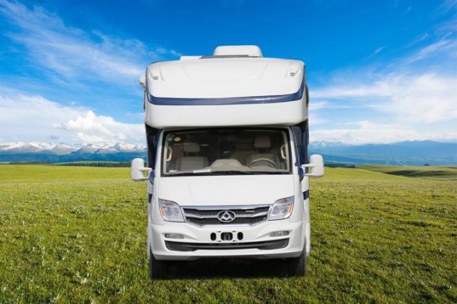 爱旅途2019款大通C型房车0WtOoEJZ1Zg