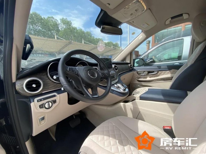 奔驰V-class全隔断MPV商务车，为什么备受老板明星们的喜欢？6.jpg