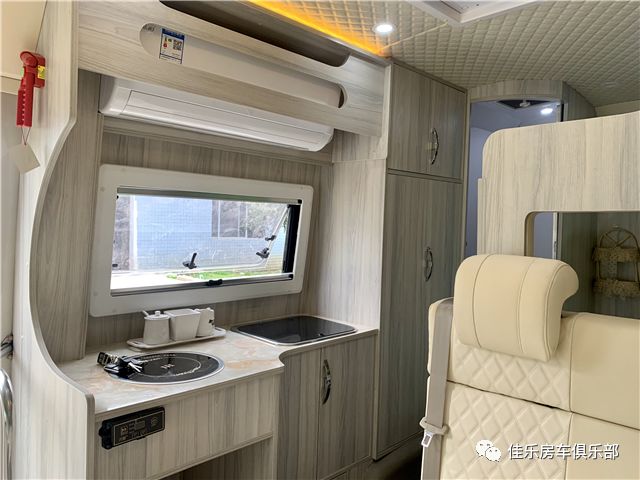 售价31.8万起佳乐2020款国六考斯特房车实车图曝光3dcf65794eec47c4a1842f4c4b16284a