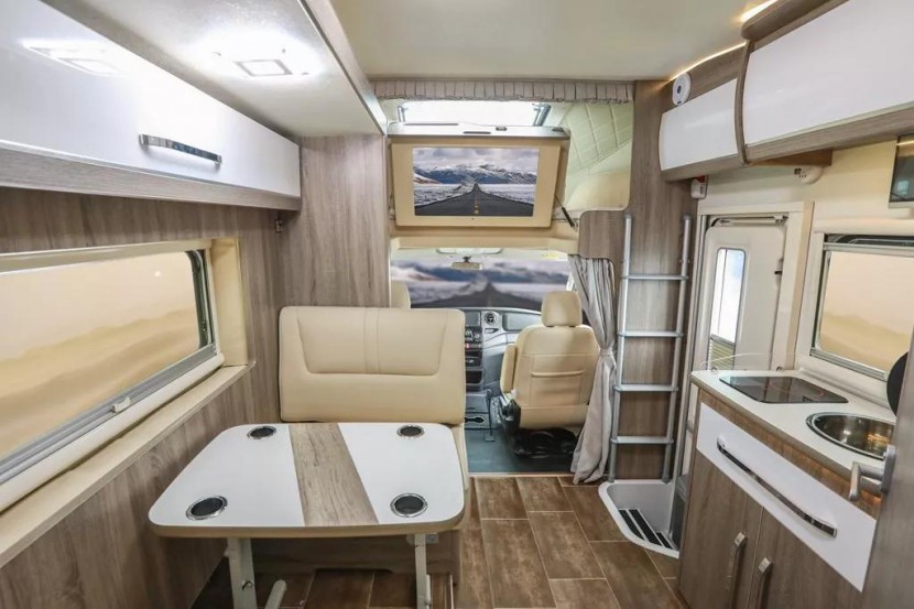 6.5洛阳房车展金冠房车携2020款瑞德卡诺、格林卡诺系列房车亮相38098b575b7646c4a89aa2a9aa123d1e