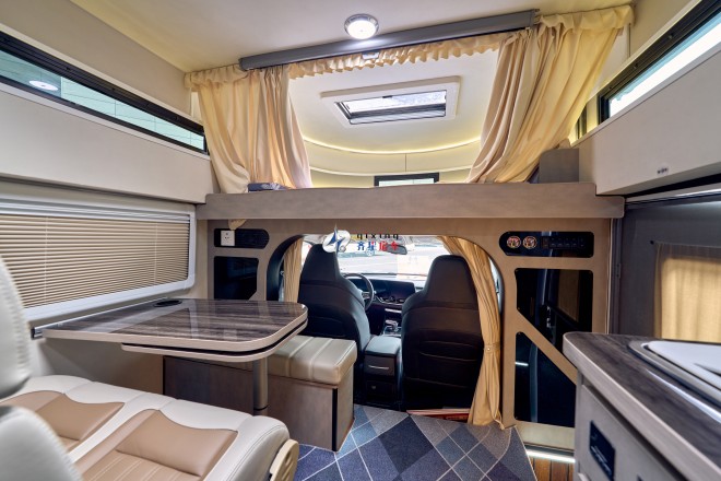 9月2日郑州房车展——齐星大通T90越野硬升顶房车，风格独特彰显硬汉实力！e585bc5bbadc73f8d6d7e9caa9362e18