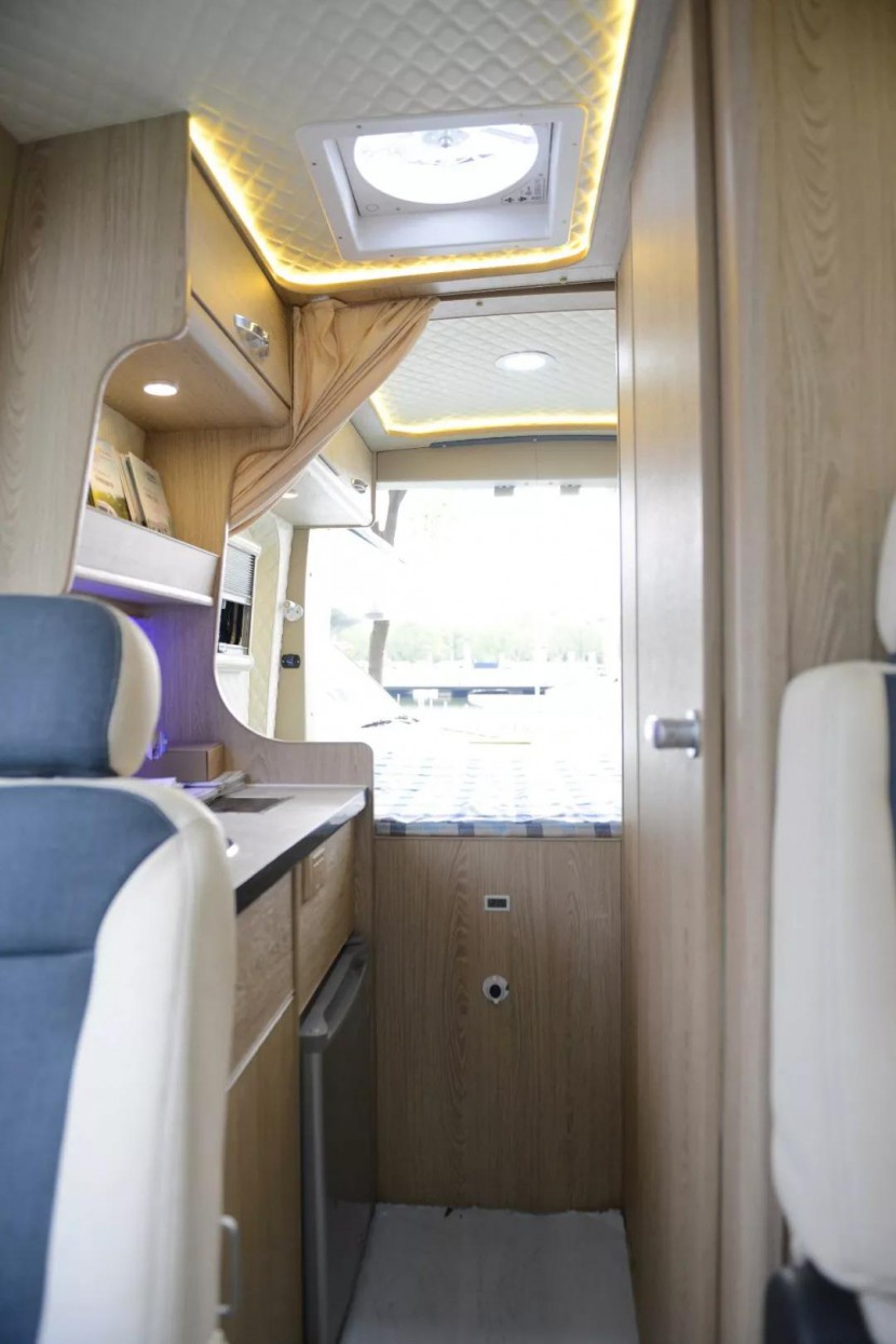 11.23杭州房车展舜宇房车携最新款依维柯C型、现款大通V90B型房车亮相c9e971e9254148cbada23425aee5935a