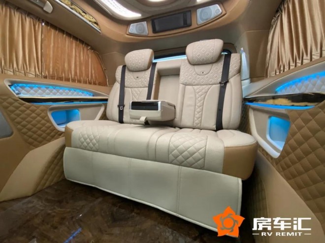 全新奔驰V级卡莫滋版，空间比床大、座椅赛沙发！10.jpg