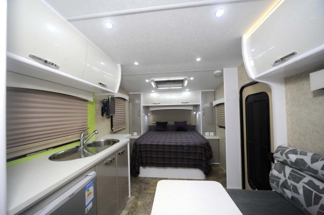 戴德隆翠C19拖挂式营地房车 17万元 _DSC8542