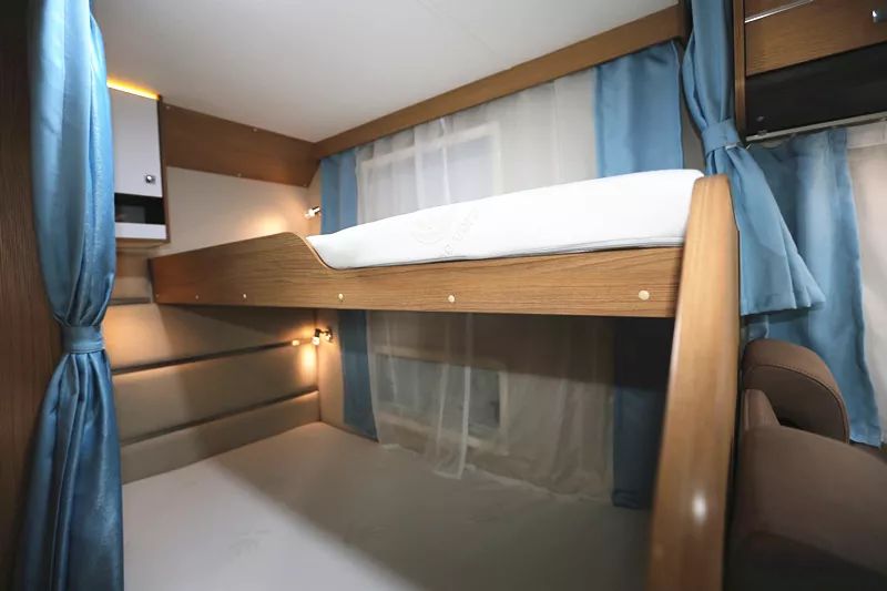 宇通依维柯欧胜C533豪华版无拓小顶房车