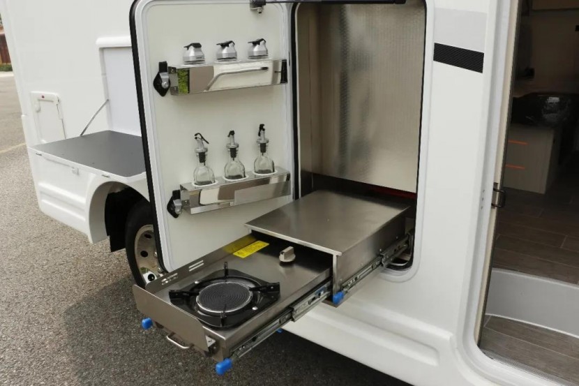 【首发】罗曼特斯T50，国六大通V90底盘自动挡房车正式下线接受预定d1c8904b82cd41a387e6aeab2ffb7884