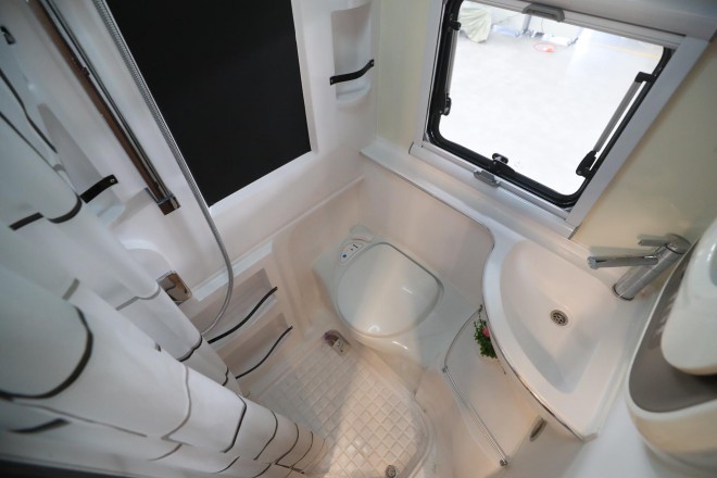 精致欧式风格、高端商务元素，“铂驰旅行家”单拓展房车 WLH_7214