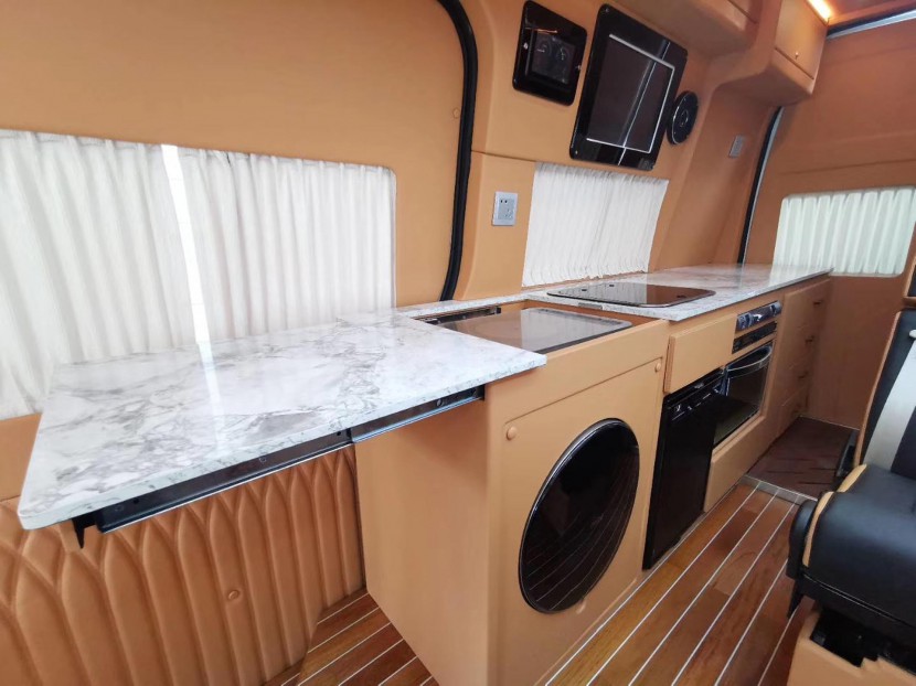 6.5洛阳房车展福客特房车携网红黑骑士、逸途、至尊系列商务B型华丽亮相86d68950d820450a815ad98cfbab498c