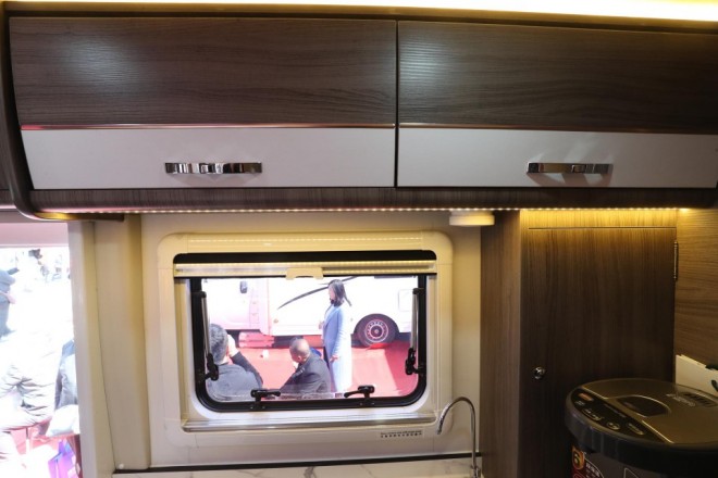 实用至上，解析顺之旅新品国产依维柯欧胜8AT自动挡C型房车feb0b32c3a754c12b2418feda17646b1