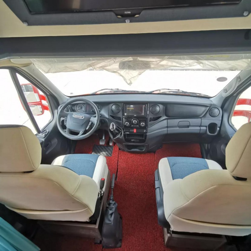 11.23杭州房车展舜宇房车携最新款依维柯C型、现款大通V90B型房车亮相f94c6badf10b48c1a43eb2e202f8b9cd