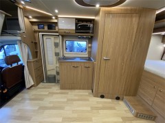 依维柯 20款依维柯C型双拓展房车