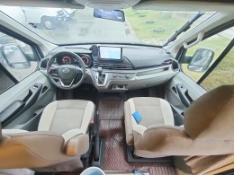 卫航 2021款V550 纵床