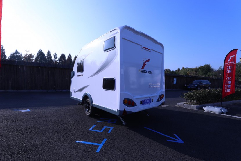 实用主义——飞神9011拖挂式房车（详拍） WLH_6799