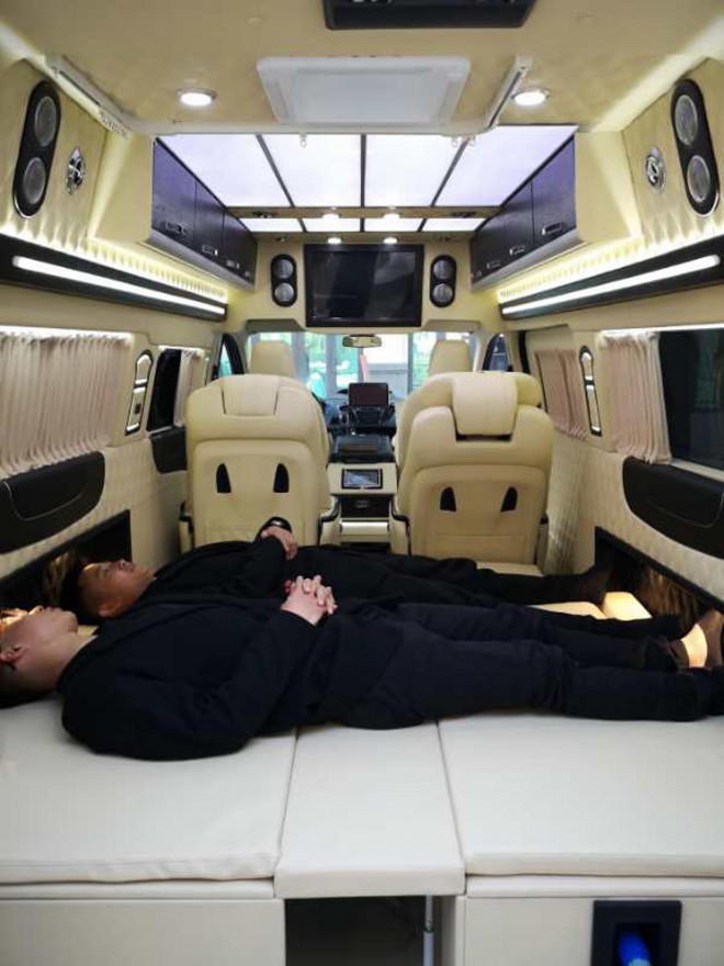 福客特房车2020款“黑骑士”迈巴赫版B布局41.6万元b167ee821d2e4824847e89b1cf4c31ba