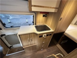 上汽大通 23V90 B型升顶房车