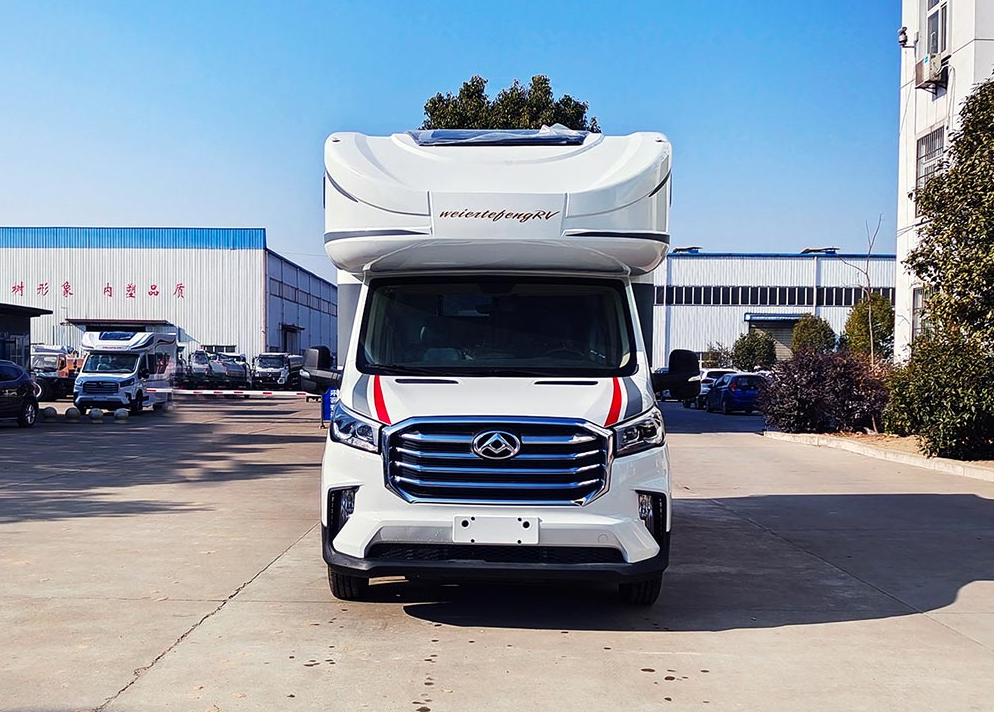 舜宇 大通v90 大额头c型房车 白色