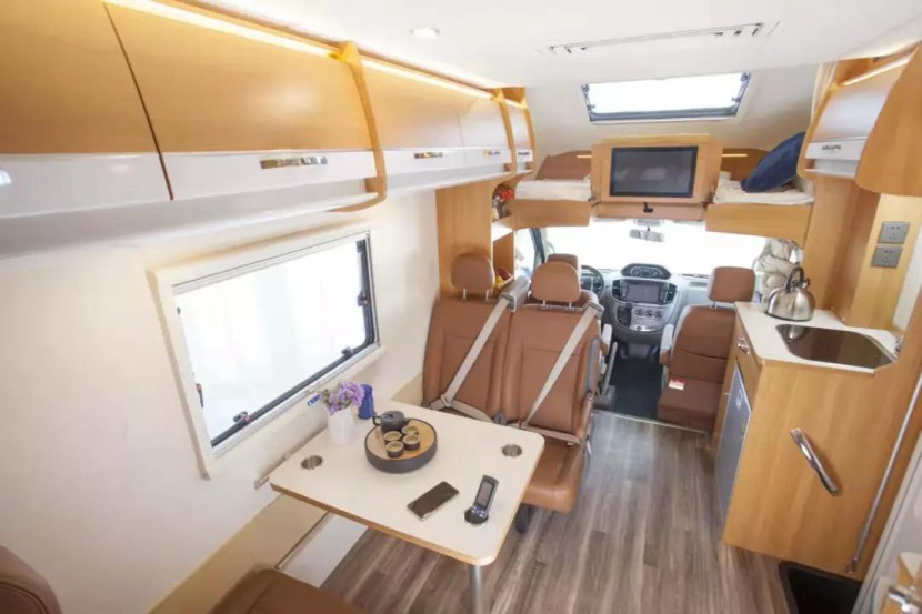 6.5洛阳房车展上汽大通房车携V80、V90B型C型房车亮相，原厂品质值得拥有d66189a7f7984958a3c06f834acf9eac